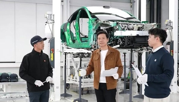 雷军直播现场拆解小米YU7：欢迎更多博主来拆解小米汽车